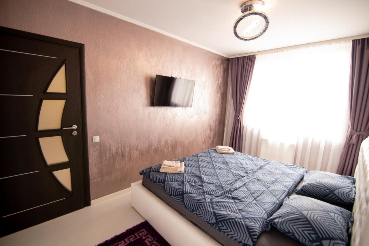 Ferienwohnung Royal Central Apartament Oradea Exterior foto