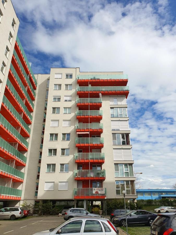 Ferienwohnung Royal Central Apartament Oradea Exterior foto