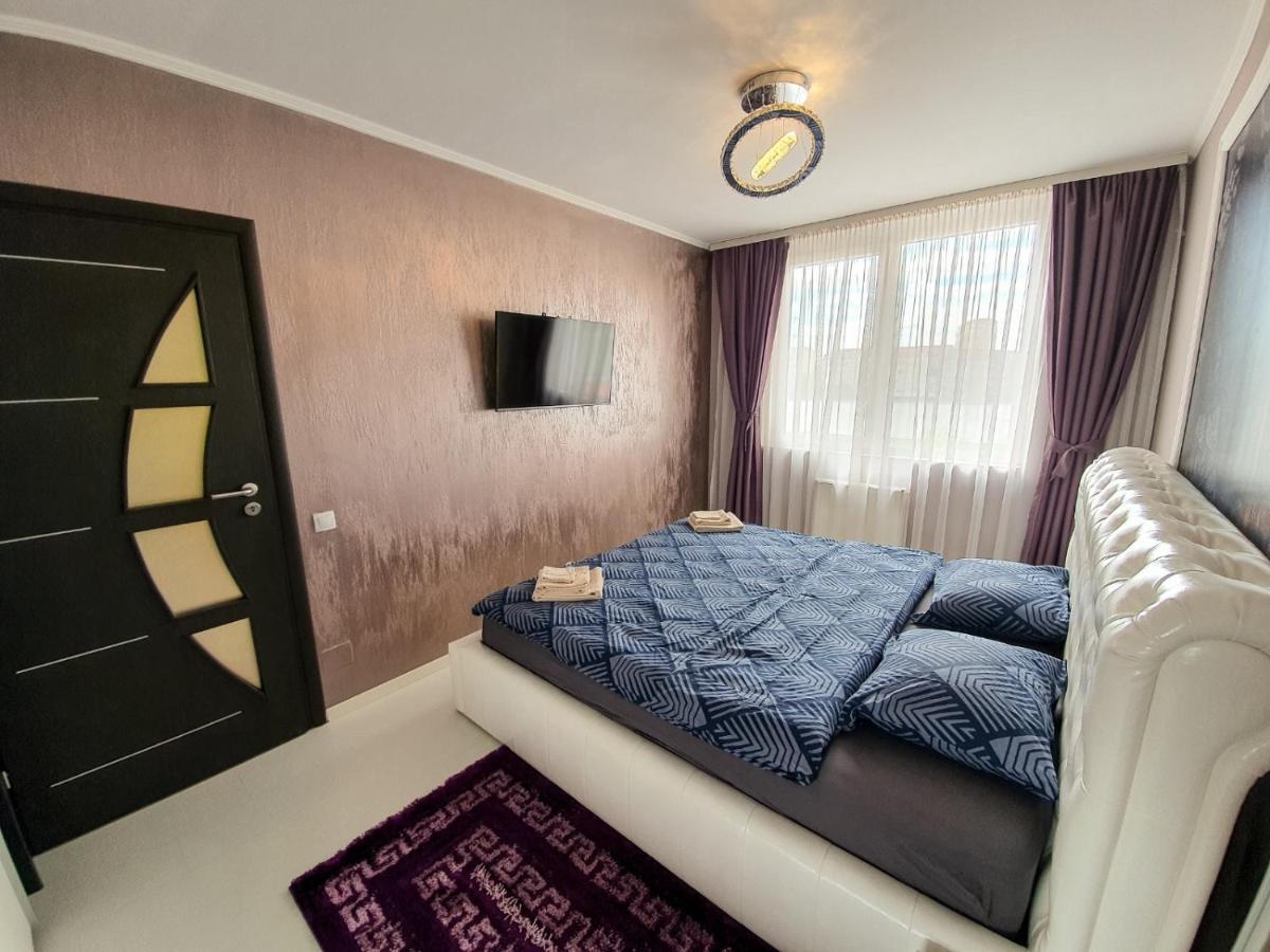 Ferienwohnung Royal Central Apartament Oradea Exterior foto