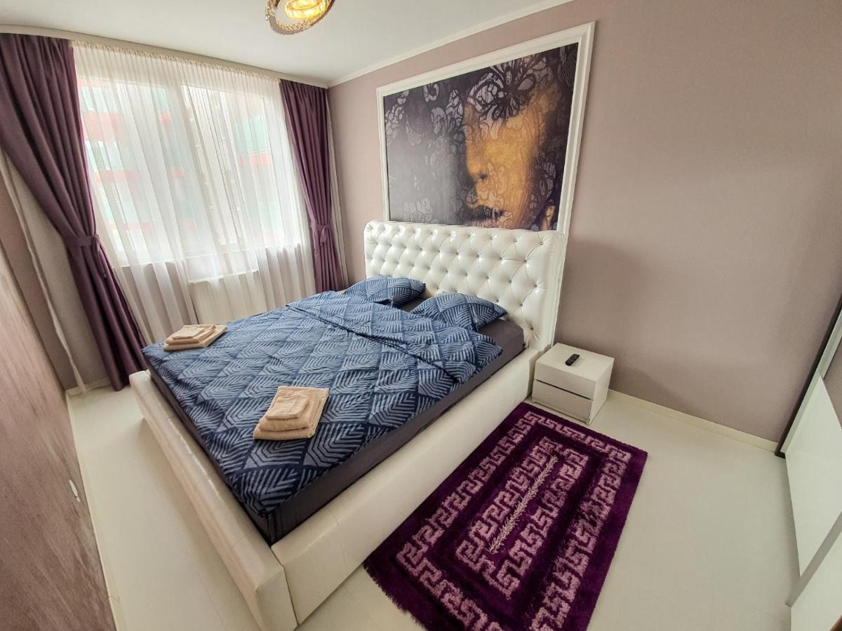 Ferienwohnung Royal Central Apartament Oradea Exterior foto